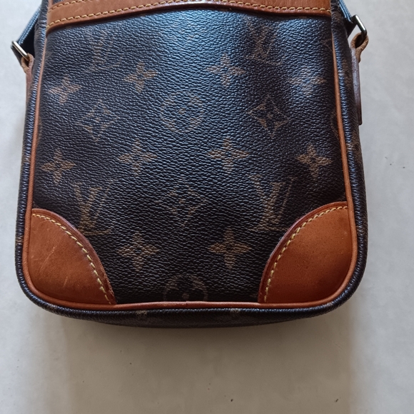 Louis Vuitton โจ๏ธDanube PM Monogram Crossbody Bag UNISEX - Picture 10 of 17